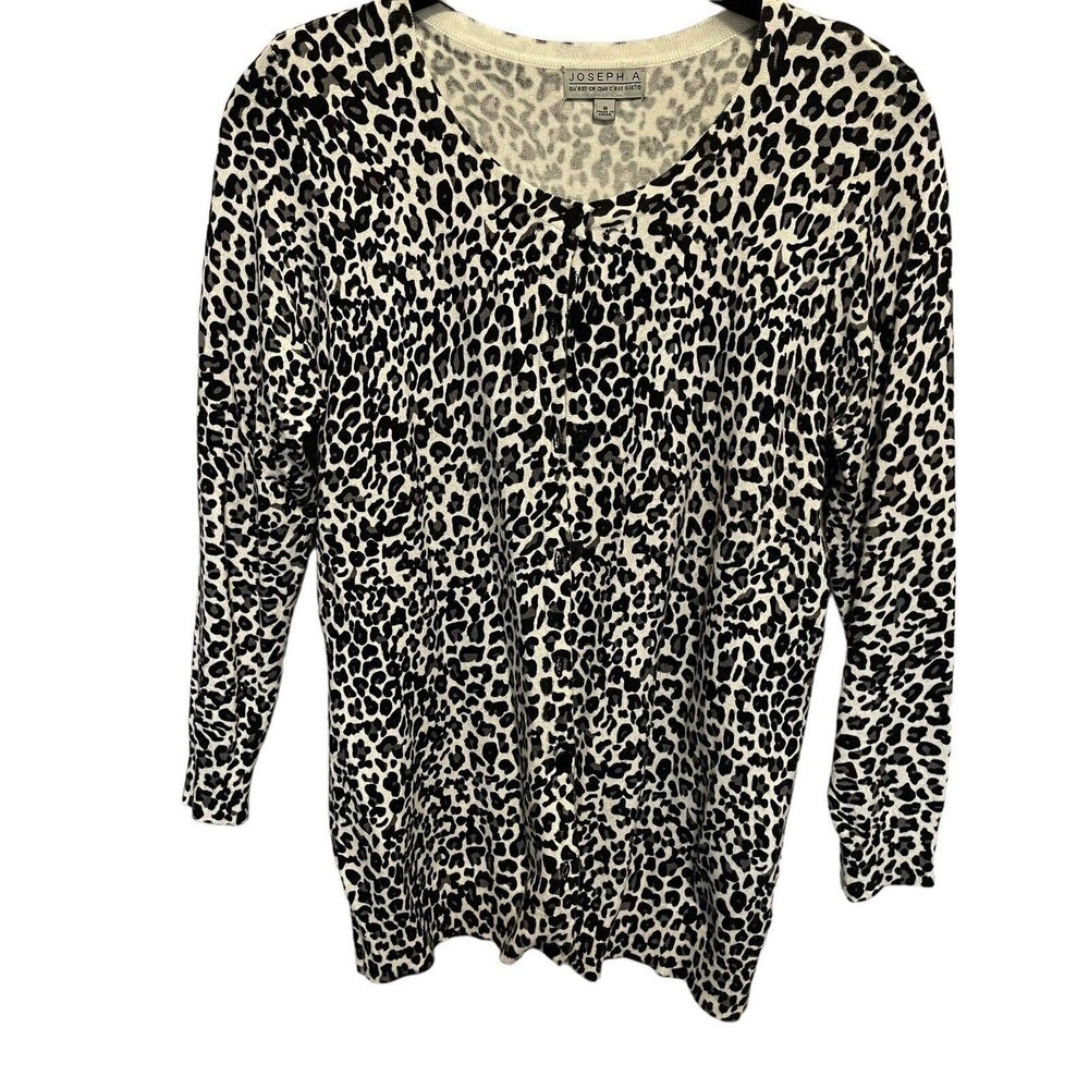 JOSEPH A CAREER & CASUAL ANIMAL PRINT SWEATER TOP CARDIGAN SMALL BUTTON UP SOFT